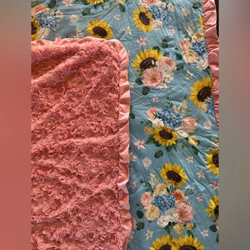 Teresa Marie Minky Ruffled
Luxette Patoo® Blanket - Picture 4 of 5